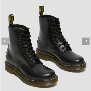 Dr. Martens 1460 SMOOTH LEATHER LACE UP BOOTS